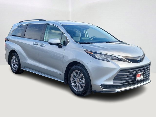 2021 Toyota Sienna LE