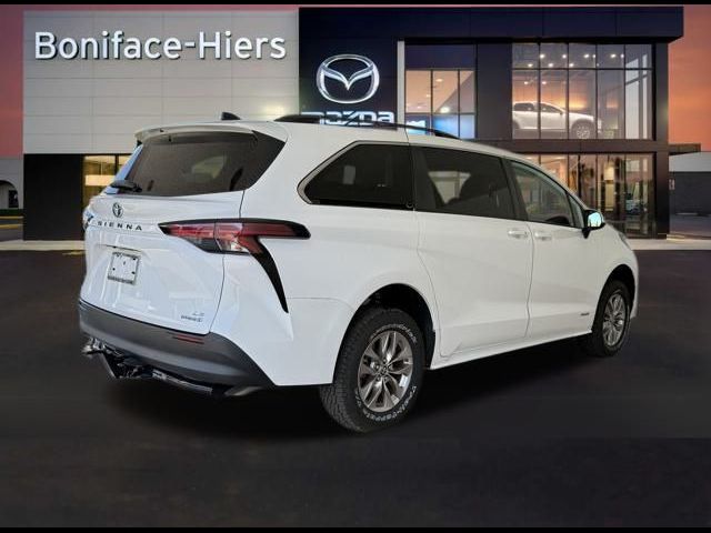 2021 Toyota Sienna LE