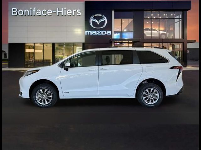 2021 Toyota Sienna LE