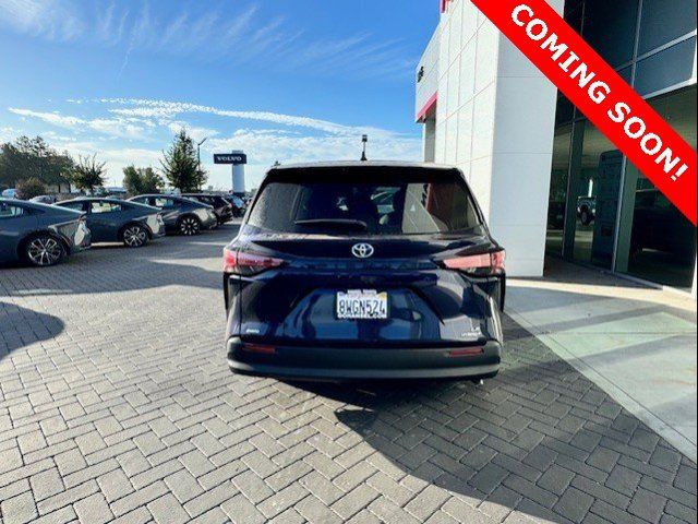 2021 Toyota Sienna LE