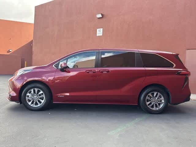 2021 Toyota Sienna LE