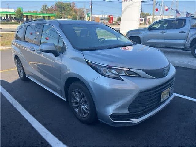 2021 Toyota Sienna LE