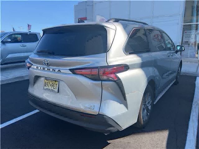 2021 Toyota Sienna LE