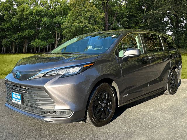 2021 Toyota Sienna LE