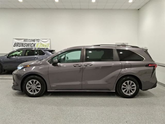 2021 Toyota Sienna LE