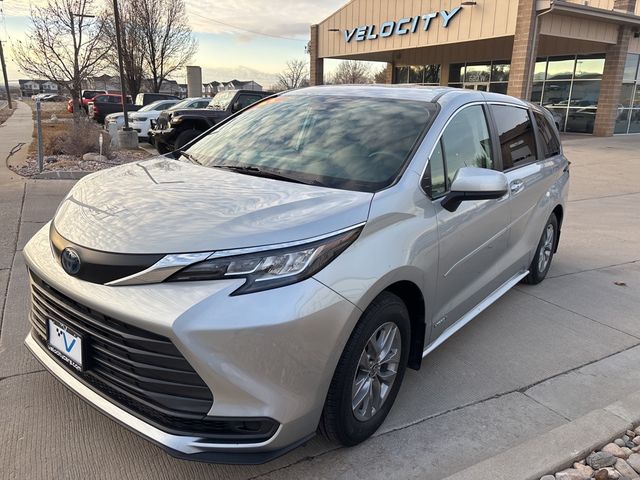 2021 Toyota Sienna LE