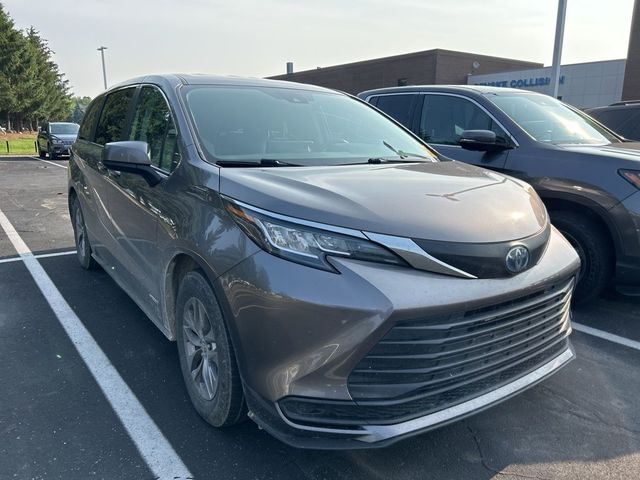 2021 Toyota Sienna LE