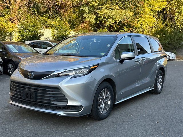 2021 Toyota Sienna LE