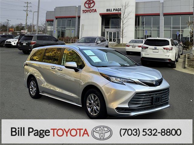 2021 Toyota Sienna LE