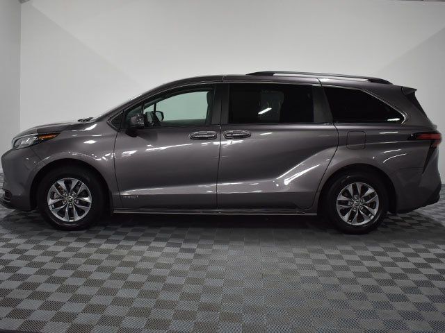 2021 Toyota Sienna LE