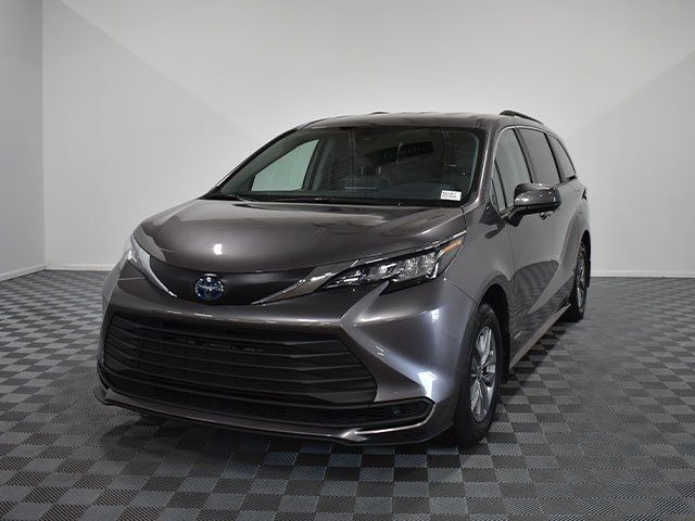 2021 Toyota Sienna LE