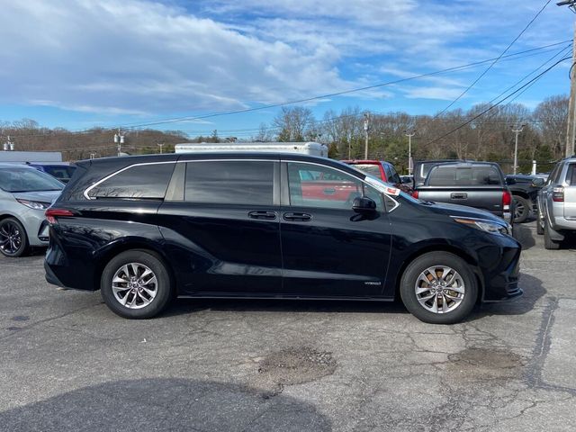 2021 Toyota Sienna LE