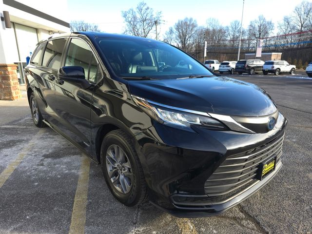 2021 Toyota Sienna LE