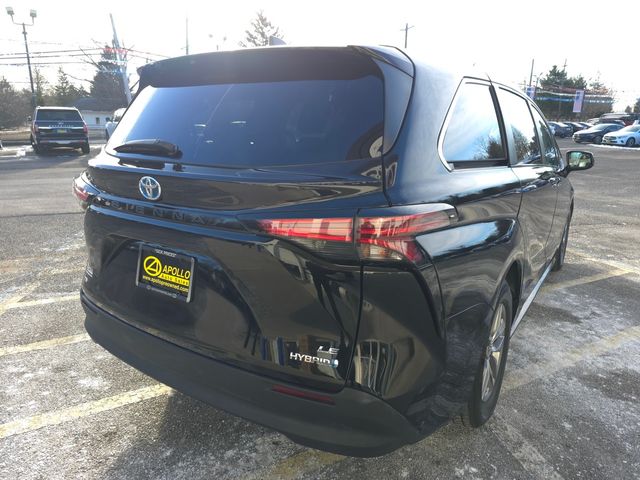 2021 Toyota Sienna LE