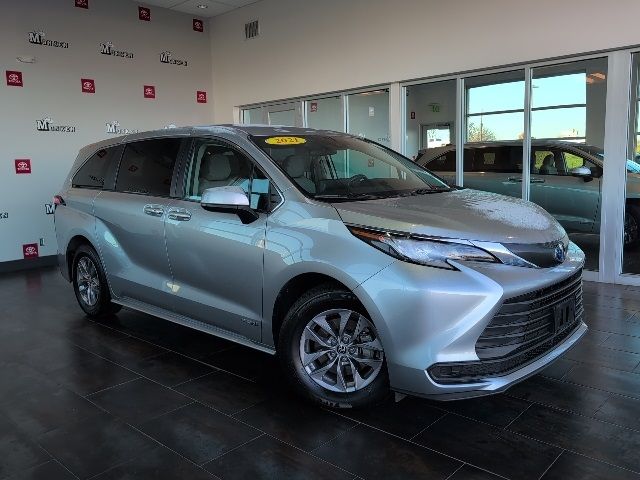 2021 Toyota Sienna LE