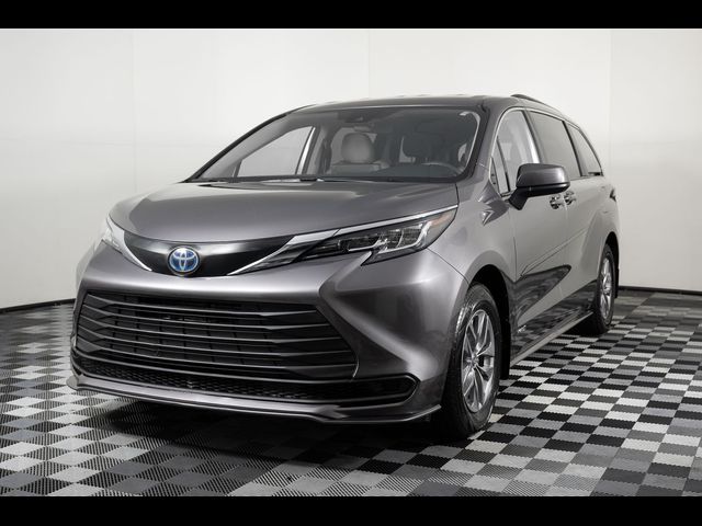 2021 Toyota Sienna LE