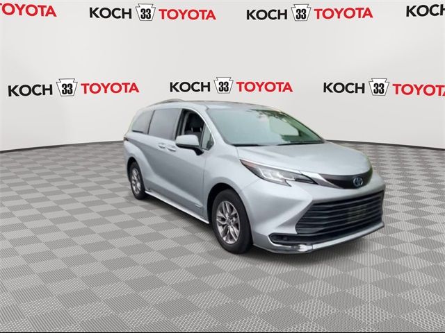 2021 Toyota Sienna LE