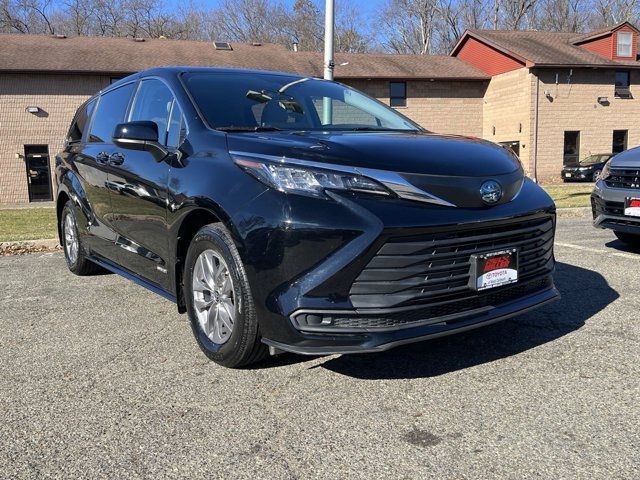 2021 Toyota Sienna LE