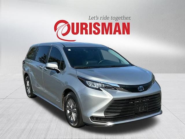 2021 Toyota Sienna LE