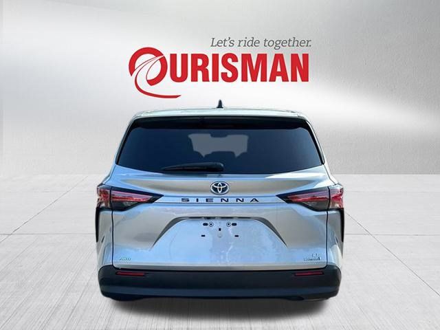 2021 Toyota Sienna LE