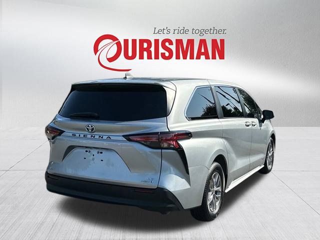 2021 Toyota Sienna LE