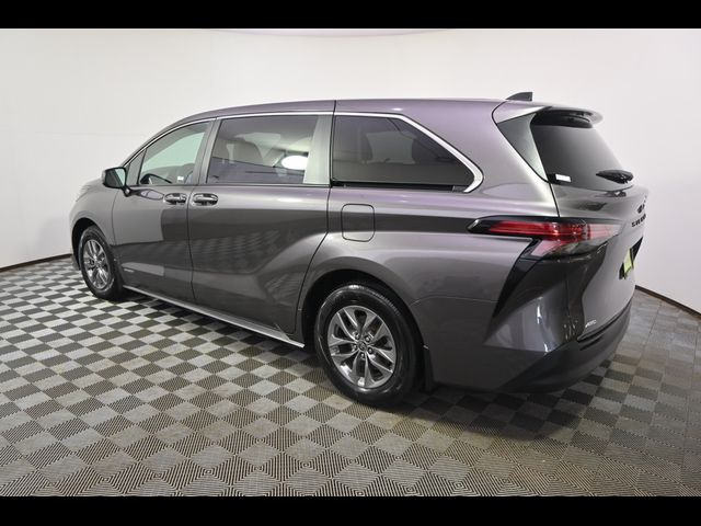 2021 Toyota Sienna LE