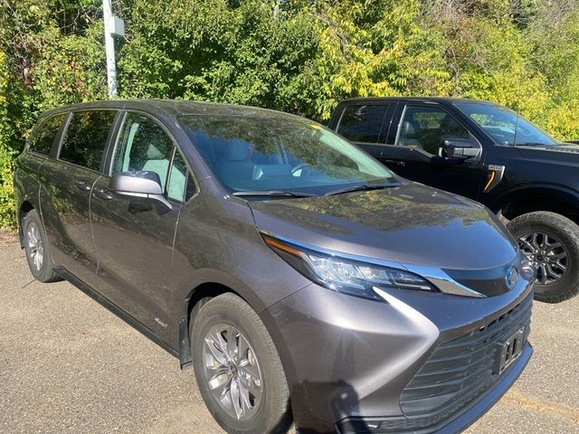 2021 Toyota Sienna LE