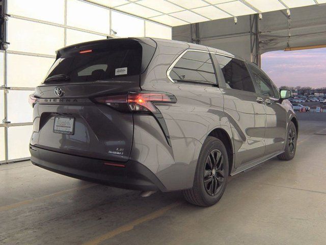 2021 Toyota Sienna LE