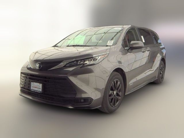 2021 Toyota Sienna LE