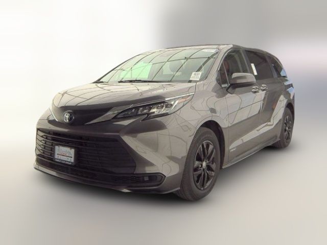 2021 Toyota Sienna LE