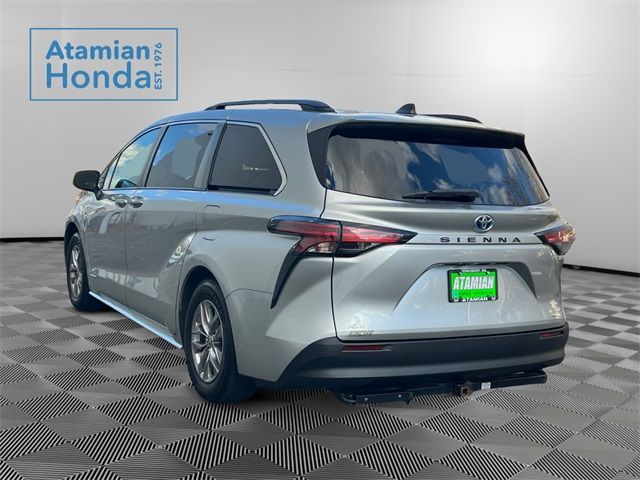 2021 Toyota Sienna LE