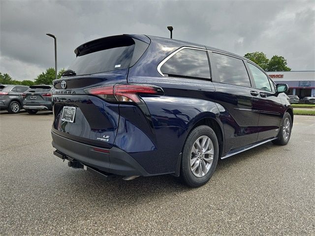 2021 Toyota Sienna LE