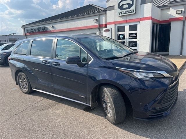 2021 Toyota Sienna LE