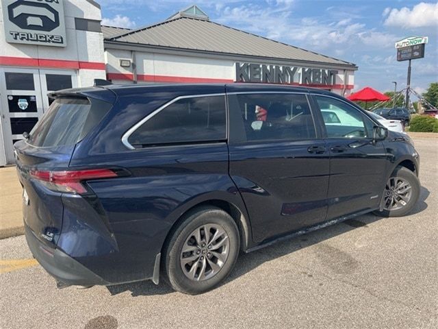 2021 Toyota Sienna LE