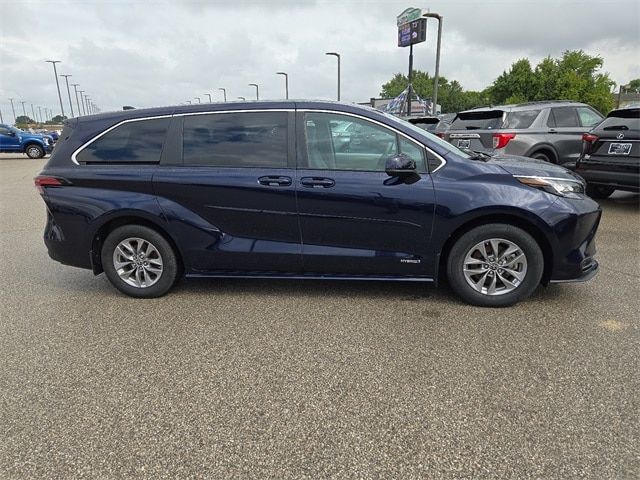 2021 Toyota Sienna LE