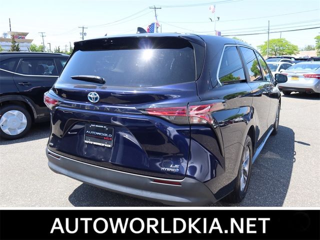 2021 Toyota Sienna LE