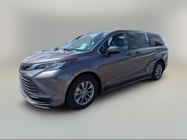 2021 Toyota Sienna LE