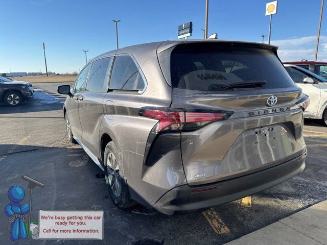 2021 Toyota Sienna LE