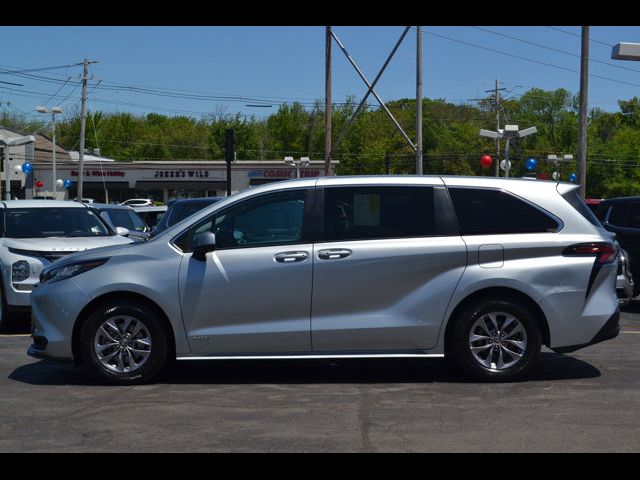 2021 Toyota Sienna LE