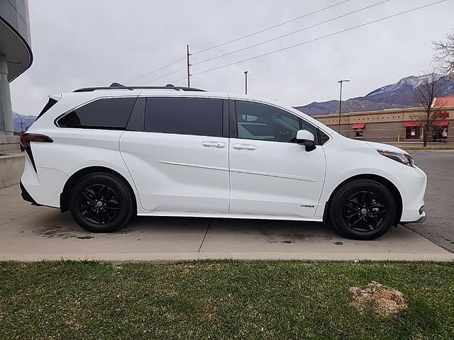 2021 Toyota Sienna LE