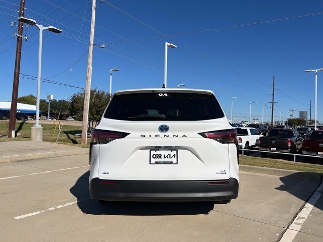 2021 Toyota Sienna LE