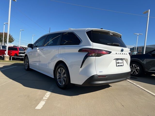 2021 Toyota Sienna LE