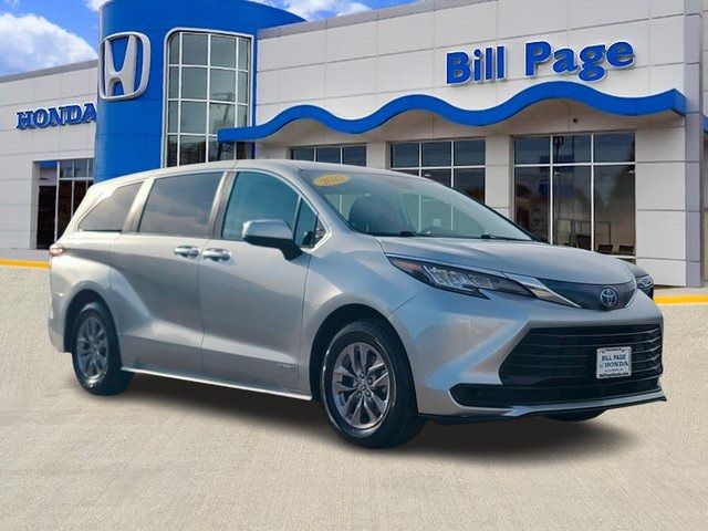 2021 Toyota Sienna LE