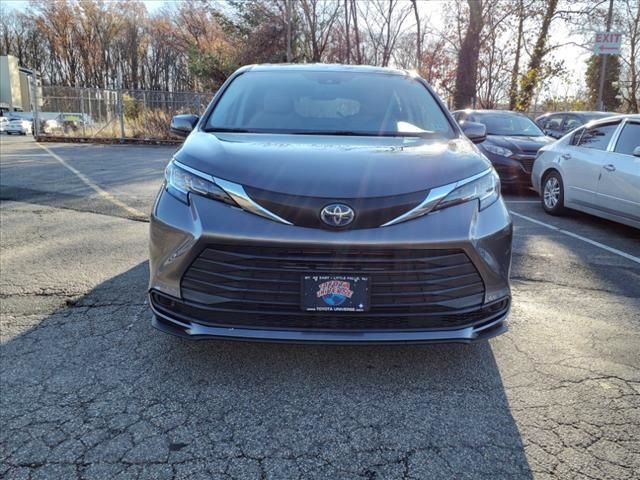 2021 Toyota Sienna LE