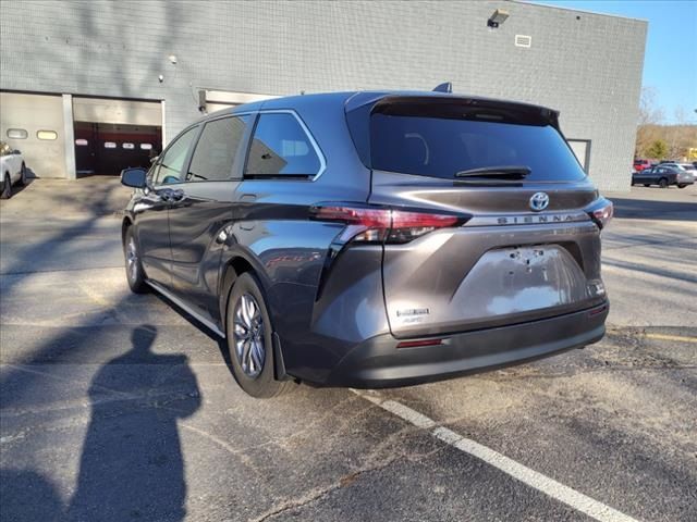 2021 Toyota Sienna LE