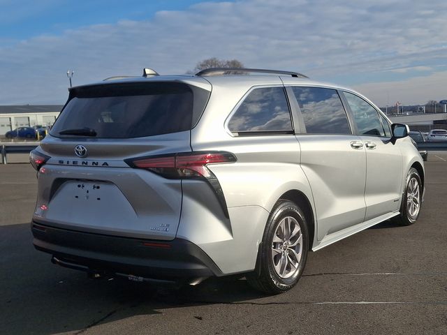 2021 Toyota Sienna LE