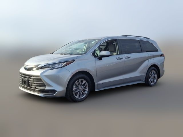 2021 Toyota Sienna LE