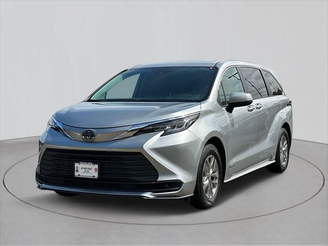 2021 Toyota Sienna LE