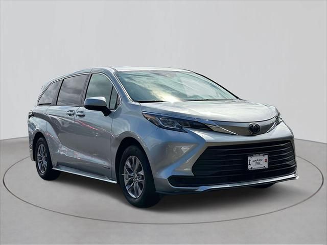 2021 Toyota Sienna LE