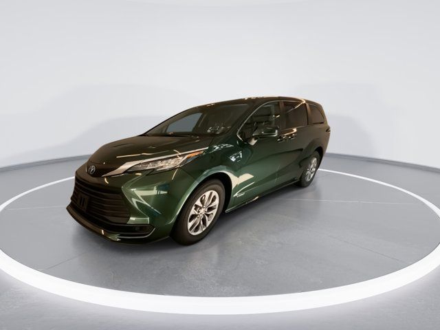 2021 Toyota Sienna LE